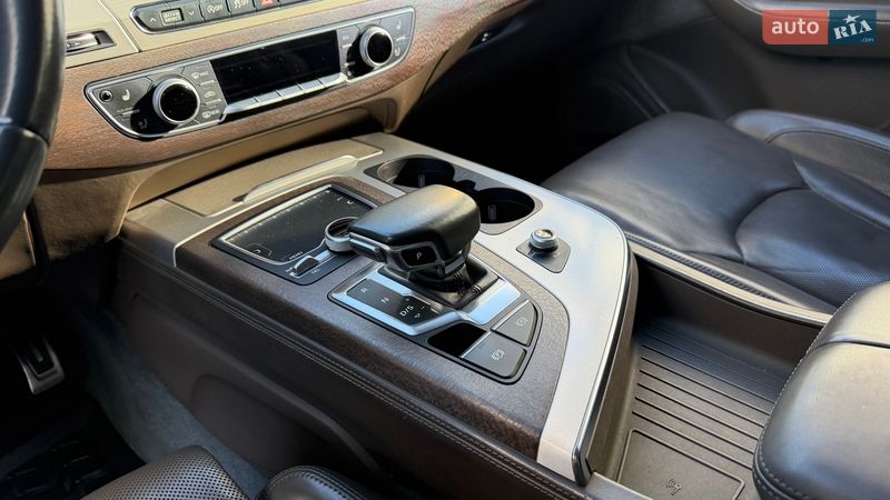 Позашляховик / Кросовер Audi Q7 2016 в Києві