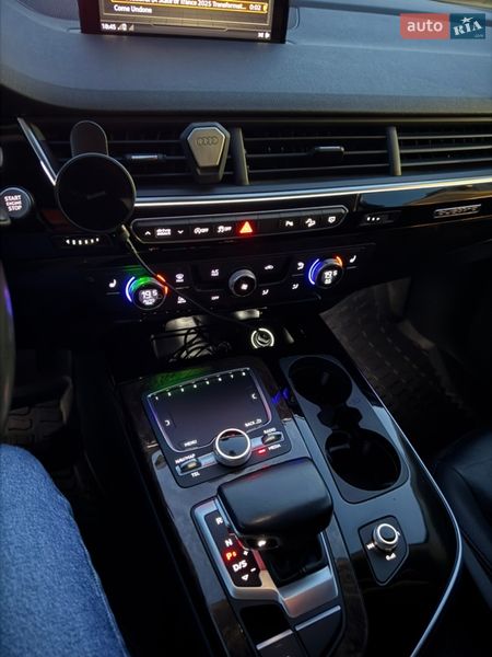 Позашляховик / Кросовер Audi Q7 2018 в Новояворівську