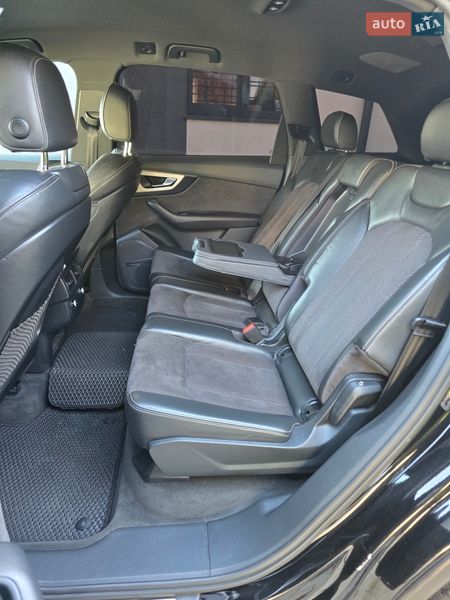 Внедорожник / Кроссовер Audi Q7 2016 в Киеве