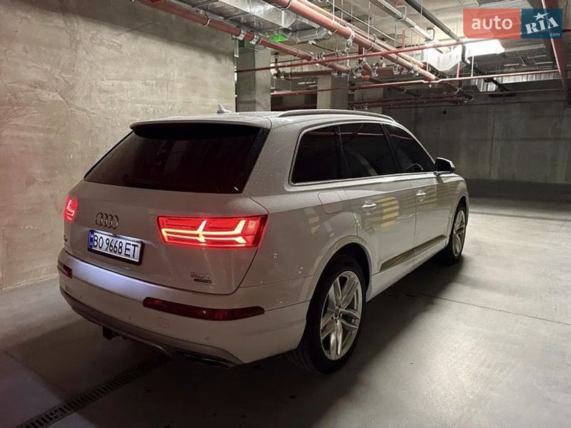 Позашляховик / Кросовер Audi Q7 2015 в Львові