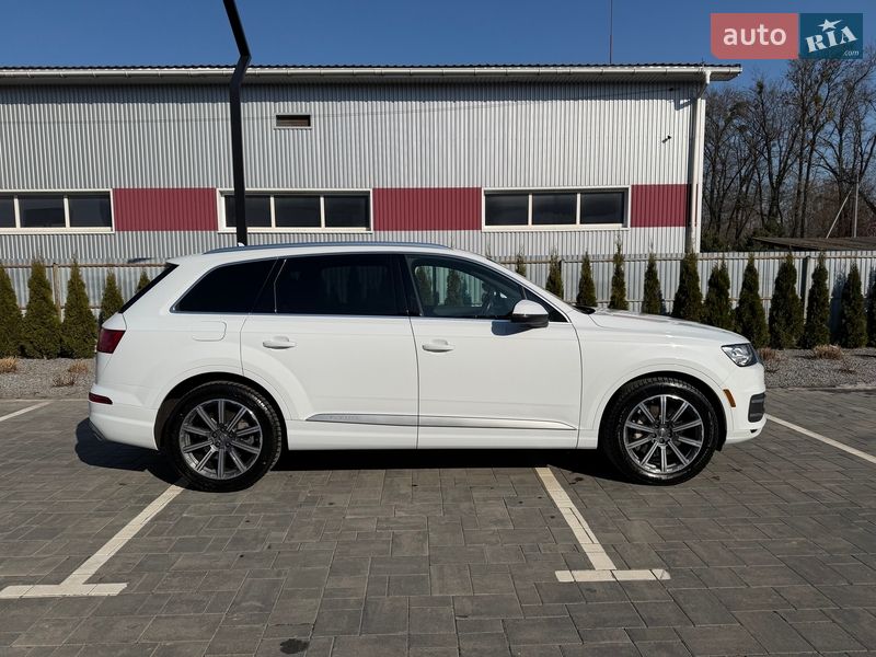 Позашляховик / Кросовер Audi Q7 2016 в Луцьку