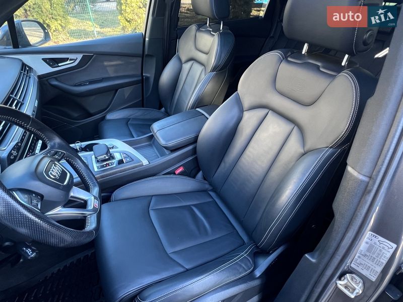 Внедорожник / Кроссовер Audi Q7 2017 в Черновцах