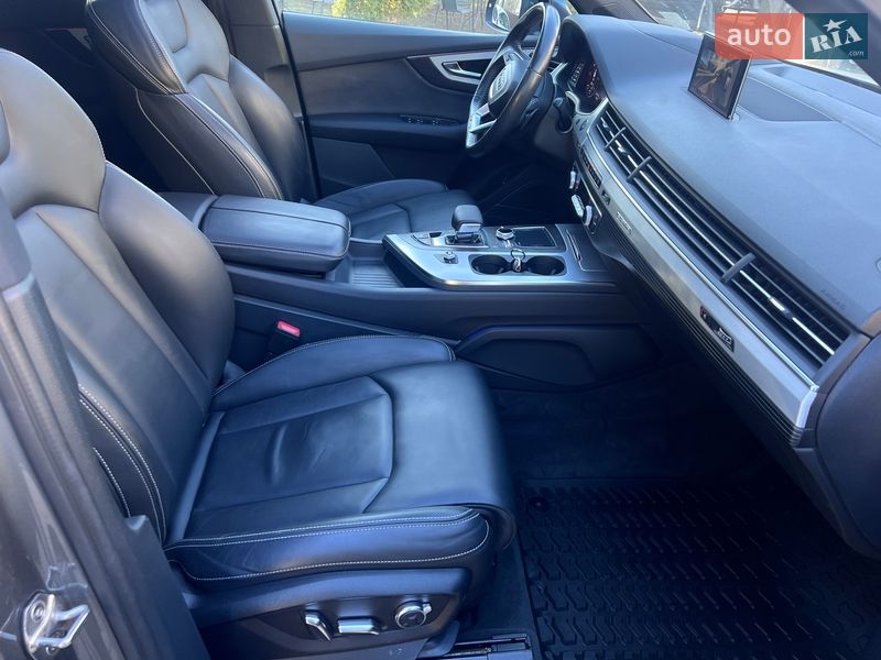 Внедорожник / Кроссовер Audi Q7 2017 в Черновцах