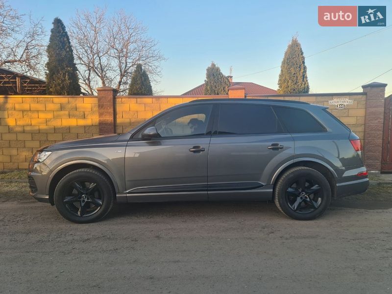 Позашляховик / Кросовер Audi Q7 2017 в Дніпрі