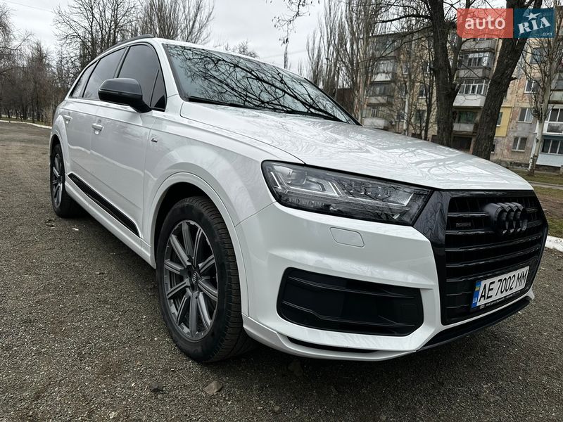 Позашляховик / Кросовер Audi Q7 2017 в Дніпрі