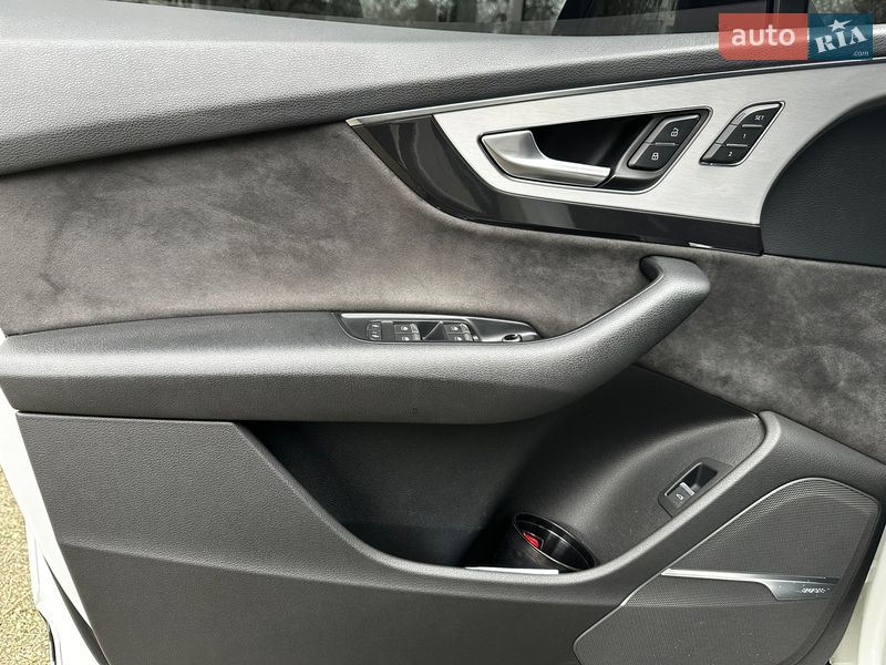 Позашляховик / Кросовер Audi Q7 2017 в Дніпрі