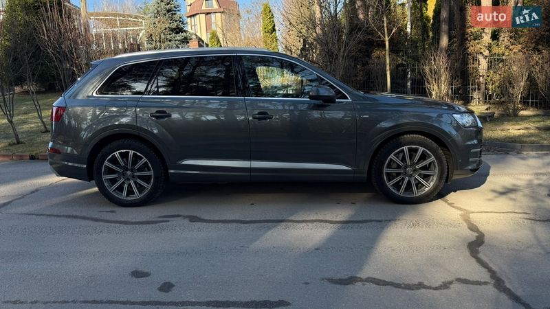 Внедорожник / Кроссовер Audi Q7 2017 в Киеве