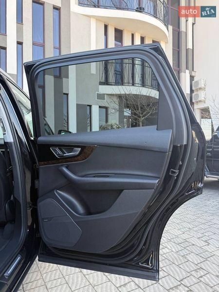 Позашляховик / Кросовер Audi Q7 2018 в Стрию