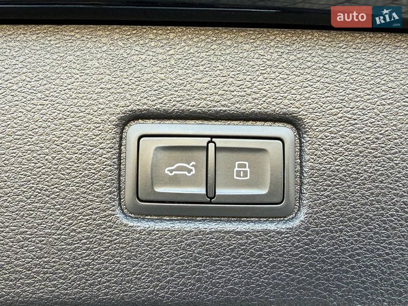 Позашляховик / Кросовер Audi Q7 2018 в Стрию