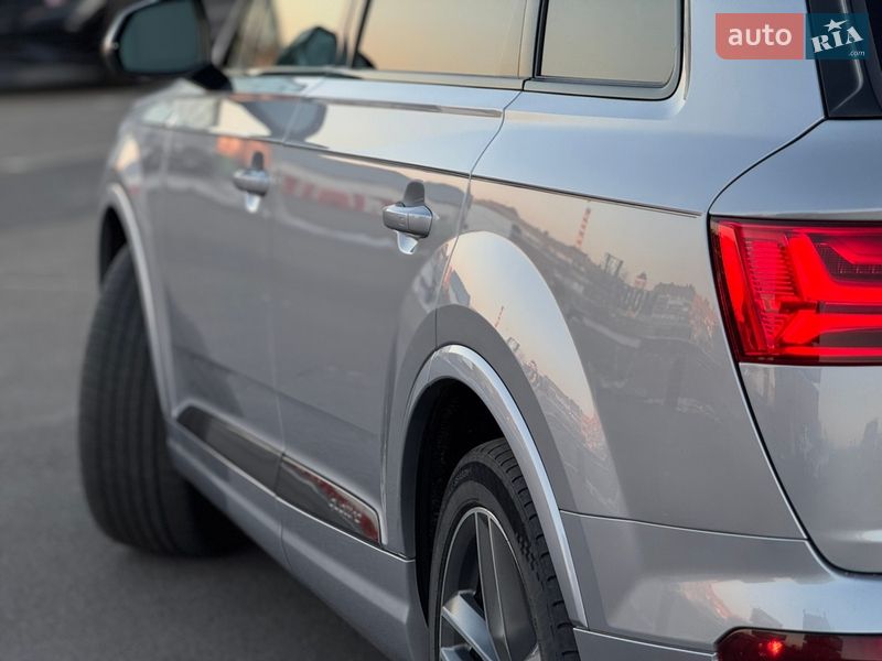 Позашляховик / Кросовер Audi Q7 2017 в Києві