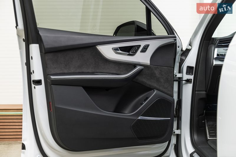 Позашляховик / Кросовер Audi Q7 2021 в Мукачевому