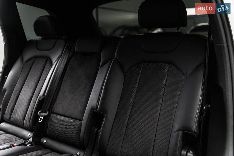 Позашляховик / Кросовер Audi Q7 2021 в Мукачевому