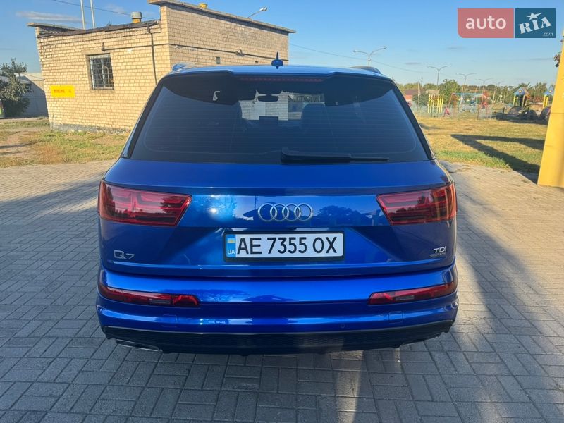 Позашляховик / Кросовер Audi Q7 2016 в Синельниковому