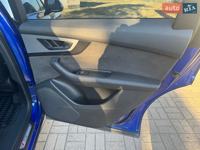 Позашляховик / Кросовер Audi Q7 2016 в Синельниковому