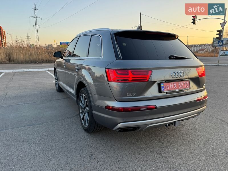 Позашляховик / Кросовер Audi Q7 2017 в Луцьку