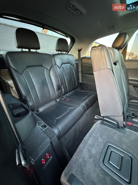 Позашляховик / Кросовер Audi Q7 2017 в Луцьку