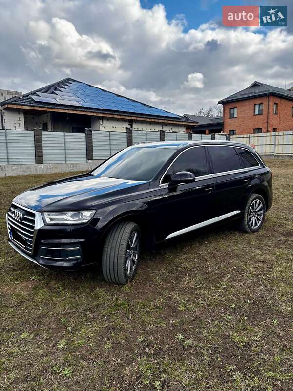 Внедорожник / Кроссовер Audi Q7 2018 в Кривом Роге