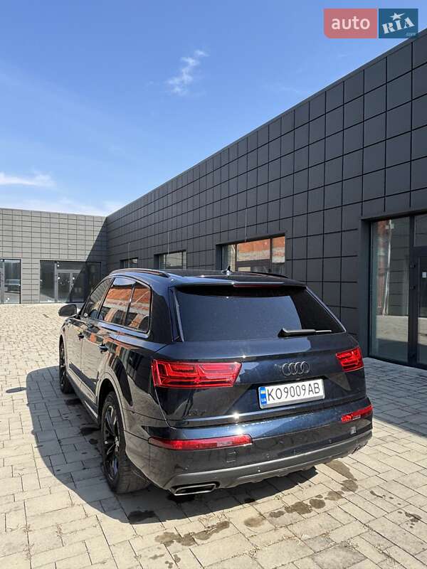 Внедорожник / Кроссовер Audi Q7 2017 в Тячеве