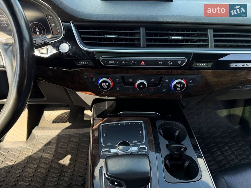 Позашляховик / Кросовер Audi Q7 2016 в Лубнах