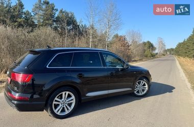 Позашляховик / Кросовер Audi Q7 2017 в Рівному