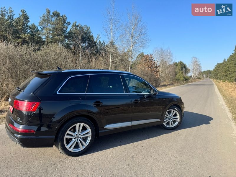Позашляховик / Кросовер Audi Q7 2017 в Рівному