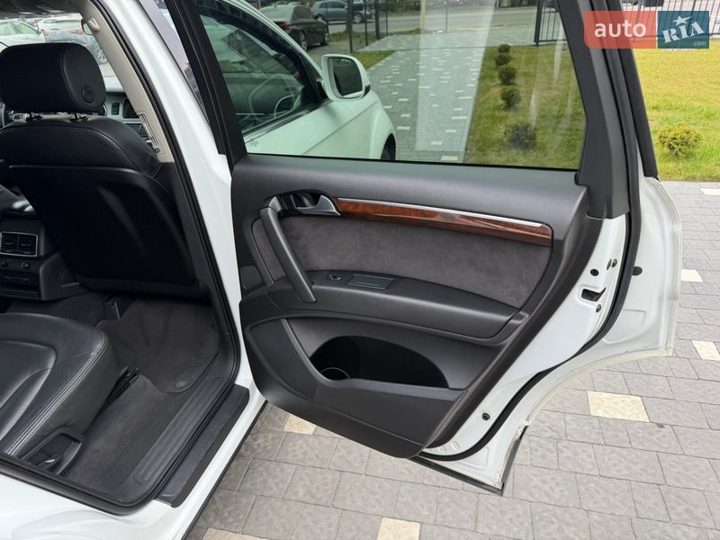 Внедорожник / Кроссовер Audi Q7 2011 в Ужгороде