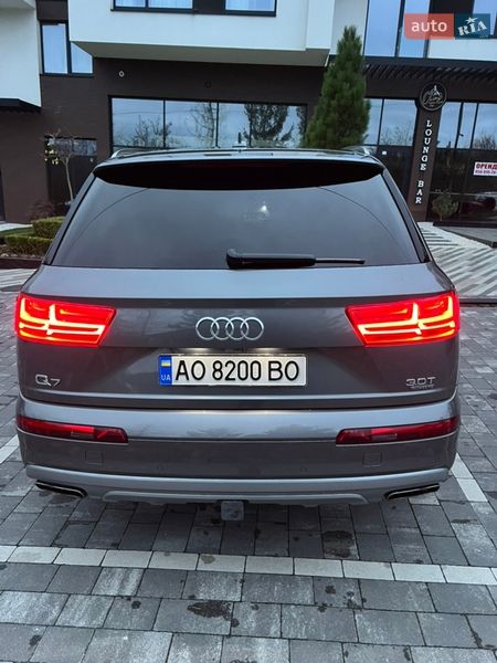 Внедорожник / Кроссовер Audi Q7 2017 в Киеве