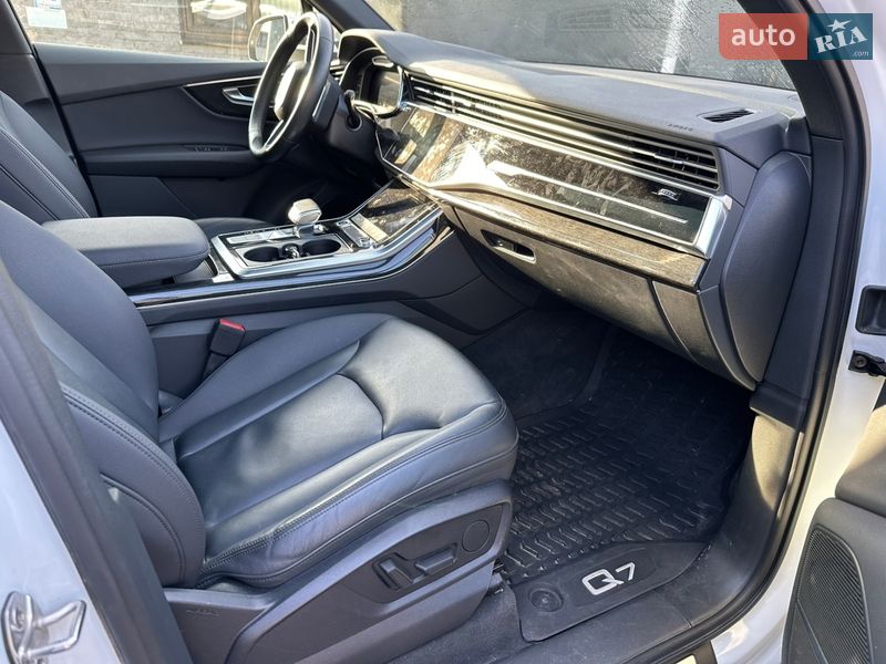 Позашляховик / Кросовер Audi Q7 2021 в Києві