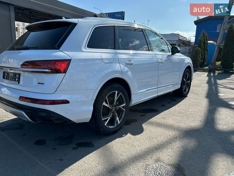 Позашляховик / Кросовер Audi Q7 2021 в Києві