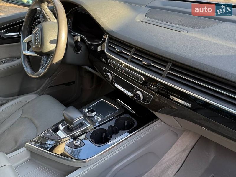Внедорожник / Кроссовер Audi Q7 2015 в Киеве