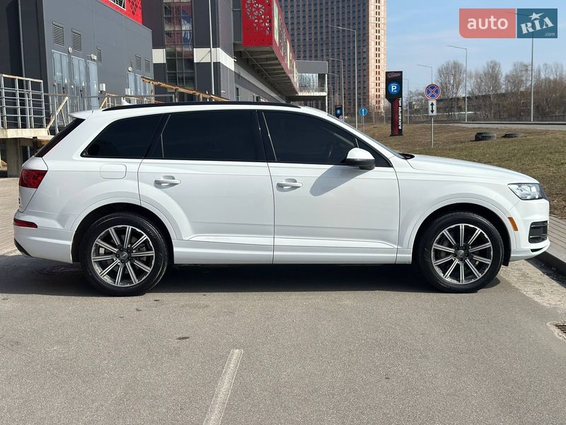 Внедорожник / Кроссовер Audi Q7 2016 в Киеве
