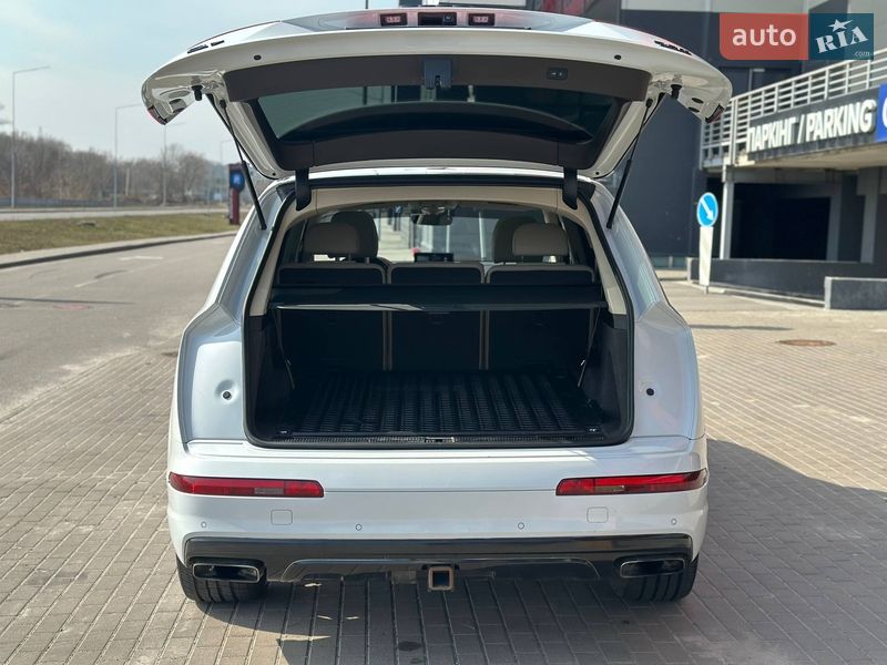 Внедорожник / Кроссовер Audi Q7 2016 в Киеве