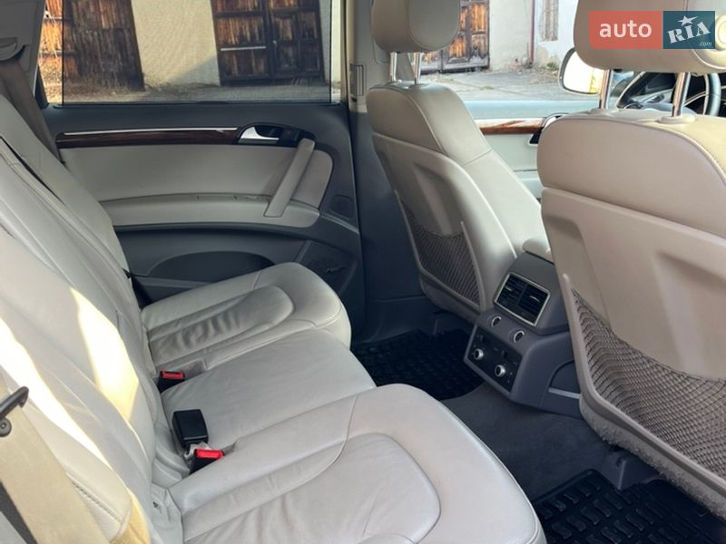 Позашляховик / Кросовер Audi Q7 2015 в Ужгороді