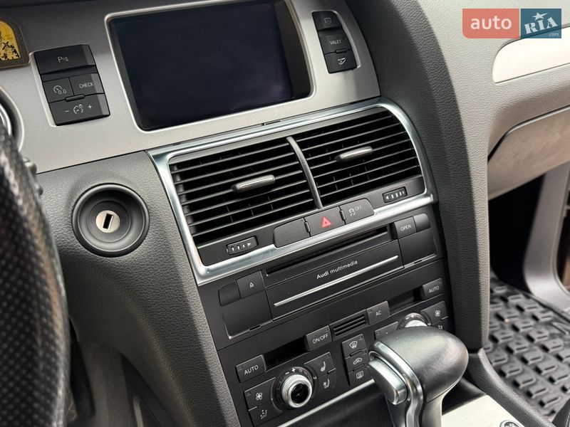 Позашляховик / Кросовер Audi Q7 2010 в Рівному