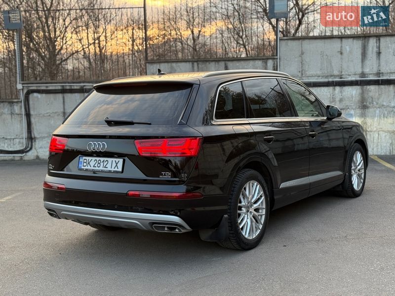 Внедорожник / Кроссовер Audi Q7 2015 в Ровно