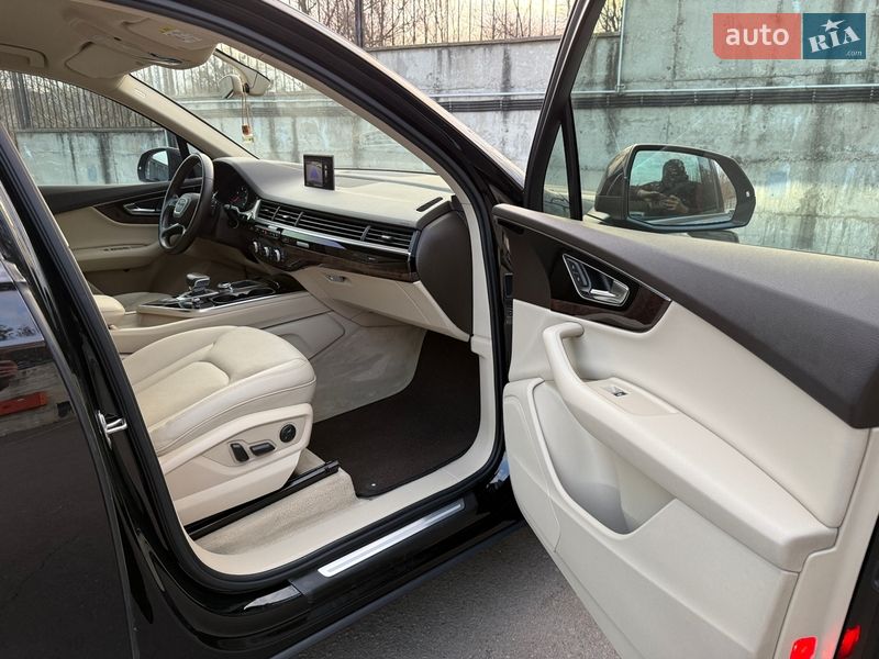 Внедорожник / Кроссовер Audi Q7 2015 в Ровно