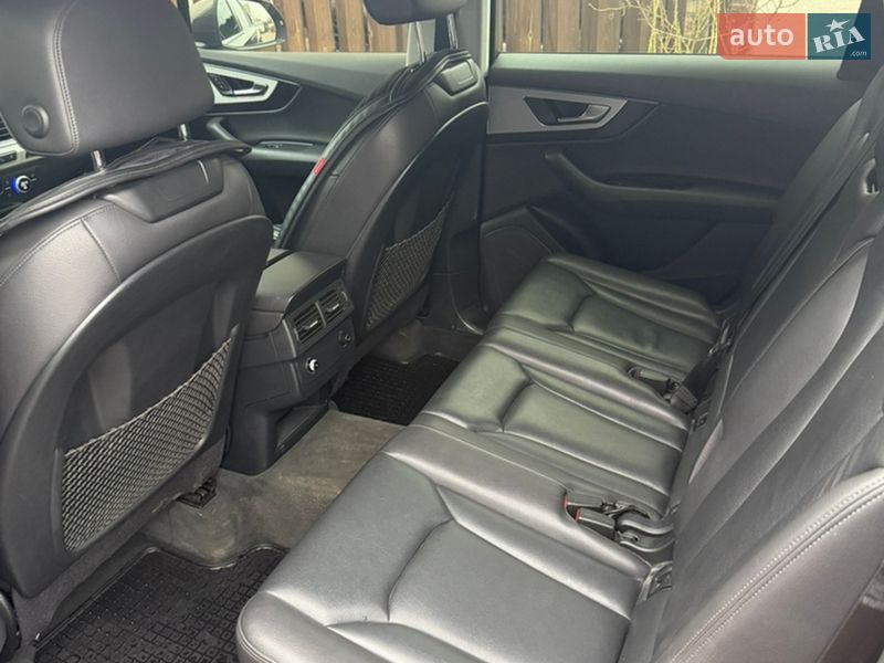 Позашляховик / Кросовер Audi Q7 2017 в Павлограді