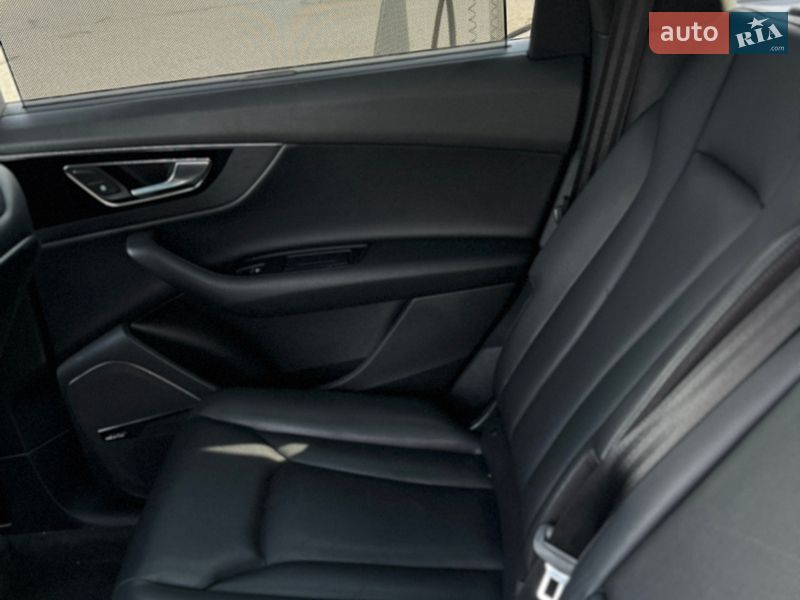 Позашляховик / Кросовер Audi Q7 2017 в Мукачевому