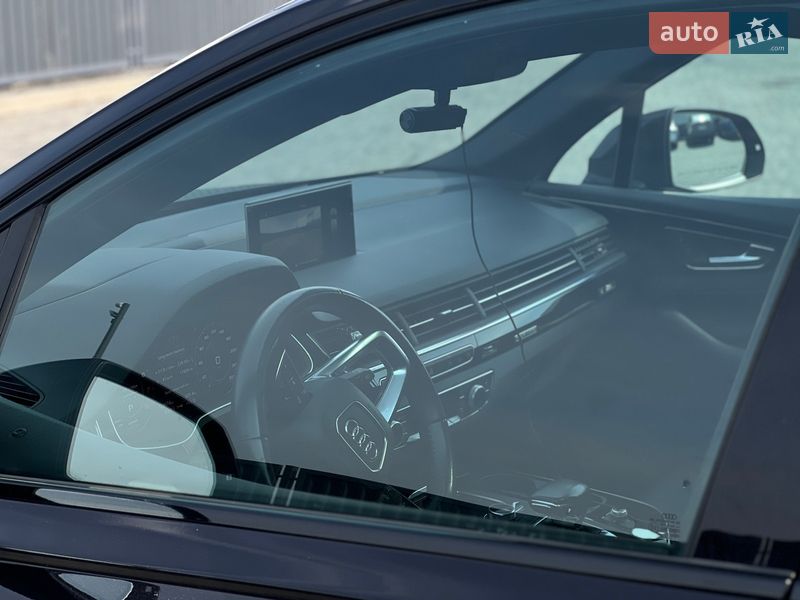 Позашляховик / Кросовер Audi Q7 2017 в Мукачевому