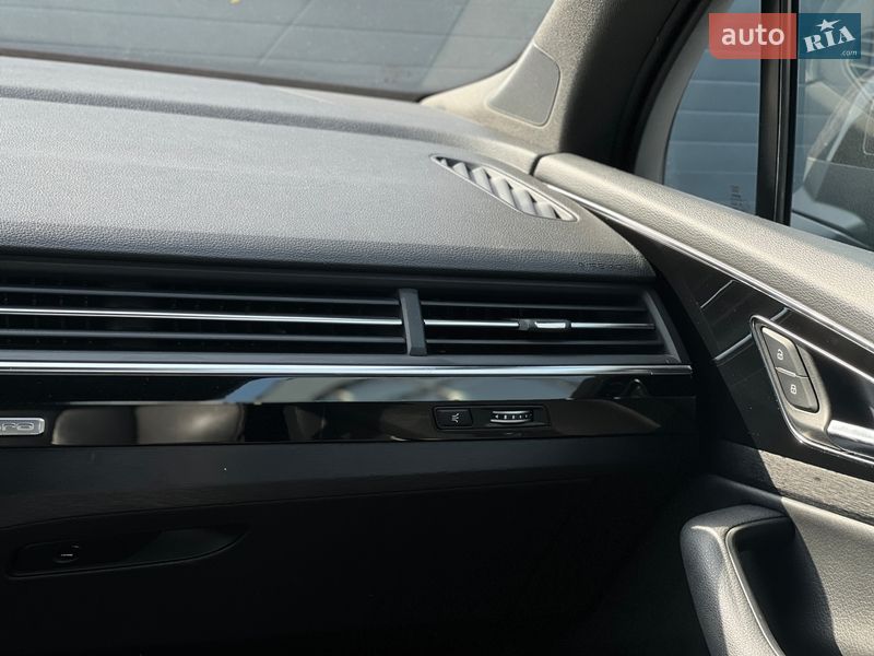 Позашляховик / Кросовер Audi Q7 2017 в Мукачевому