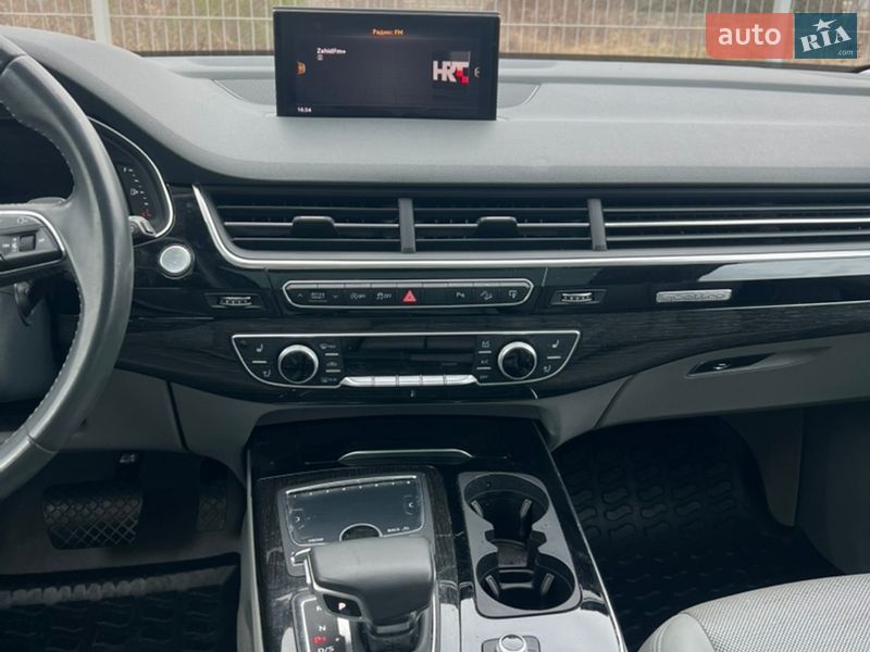 Внедорожник / Кроссовер Audi Q7 2016 в Хусте