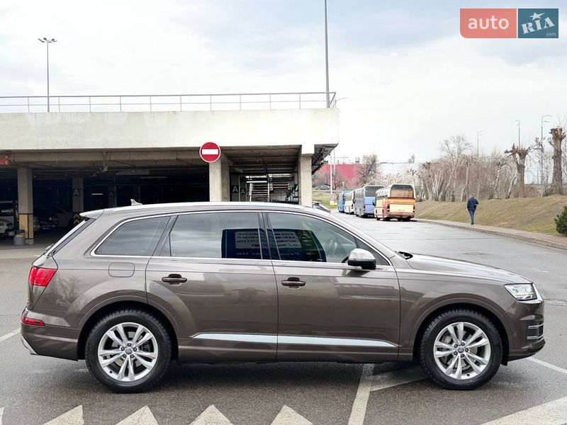 Внедорожник / Кроссовер Audi Q7 2017 в Киеве
