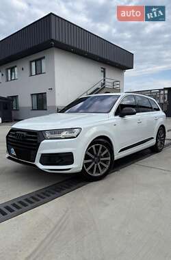 Внедорожник / Кроссовер Audi Q7 2015 в Хусте