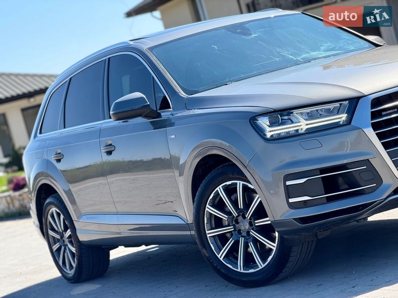 Внедорожник / Кроссовер Audi Q7 2017 в Хусте