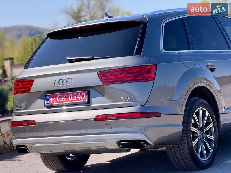 Внедорожник / Кроссовер Audi Q7 2017 в Хусте