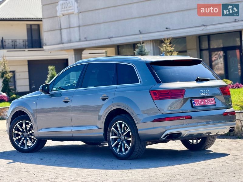 Внедорожник / Кроссовер Audi Q7 2017 в Хусте
