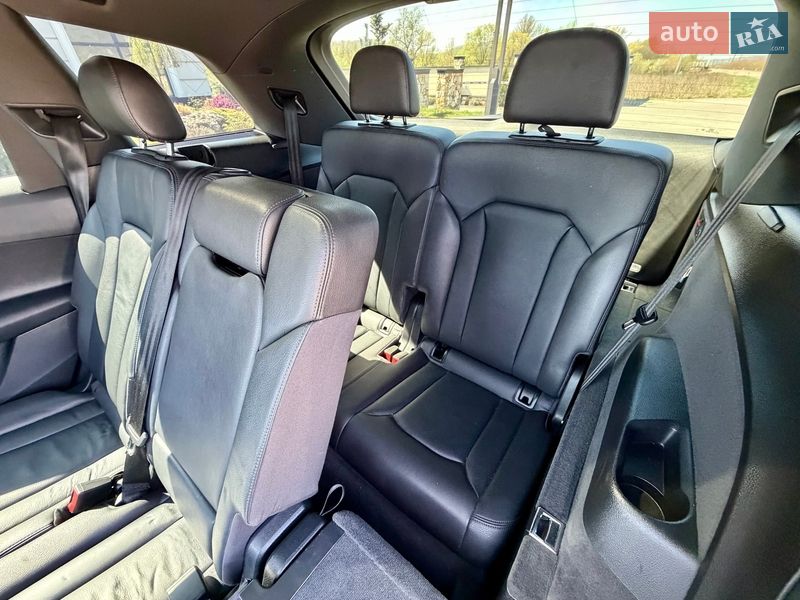 Внедорожник / Кроссовер Audi Q7 2017 в Хусте
