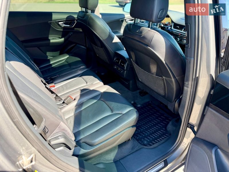 Внедорожник / Кроссовер Audi Q7 2017 в Хусте