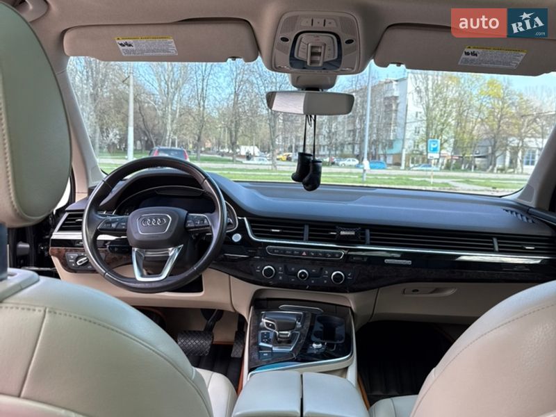 Позашляховик / Кросовер Audi Q7 2018 в Дніпрі