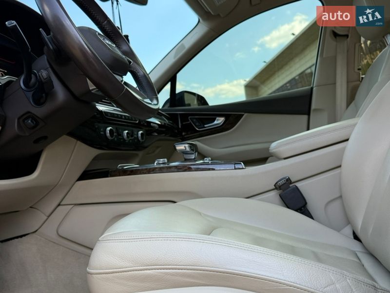 Позашляховик / Кросовер Audi Q7 2018 в Дніпрі